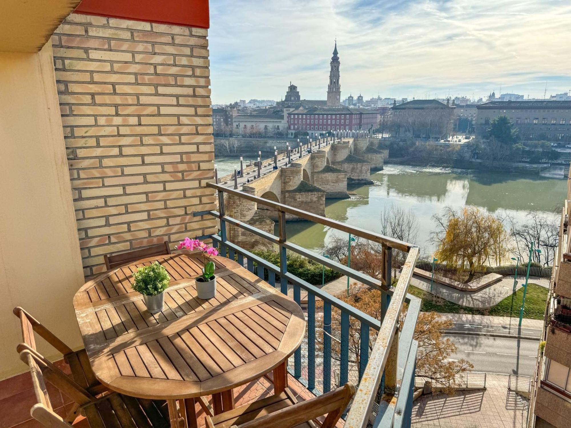 El Puente Del Pilar Comotucasa ซาราโกซา ภายนอก รูปภาพ